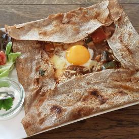 Galette de sarrasin au légumes, au fromage et à l'oeuf