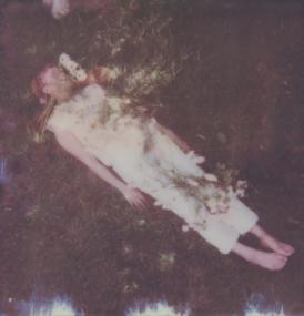 Photographie Autoportrait aux cosmos par Aëla Labbé